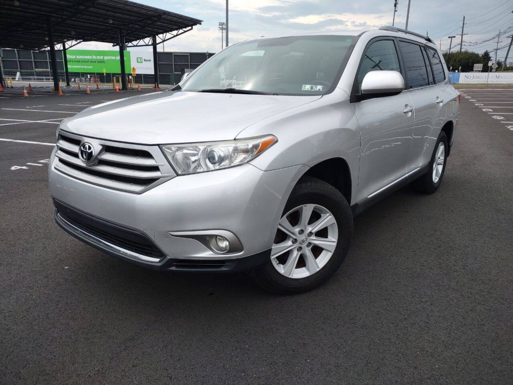 2013 Toyota Highlander Image 1