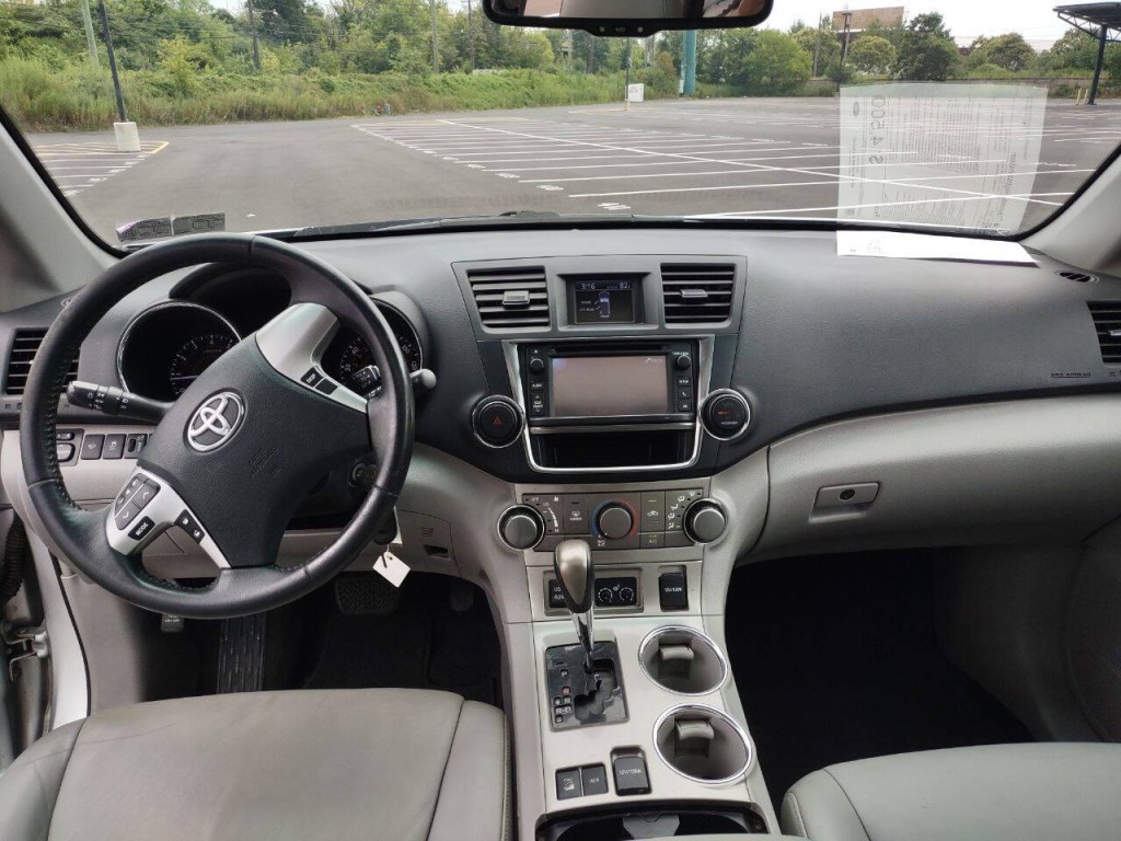 2013 Toyota Highlander Image 10