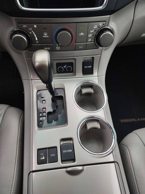 2013 Toyota Highlander Image 18
