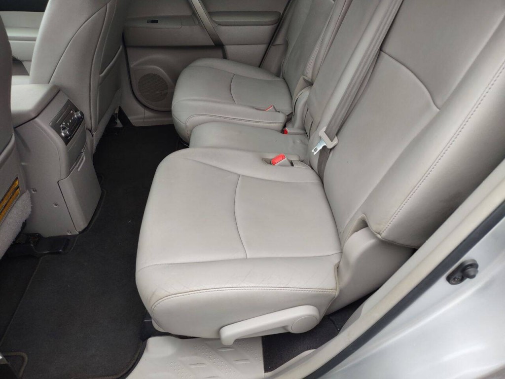 2013 Toyota Highlander Image 23