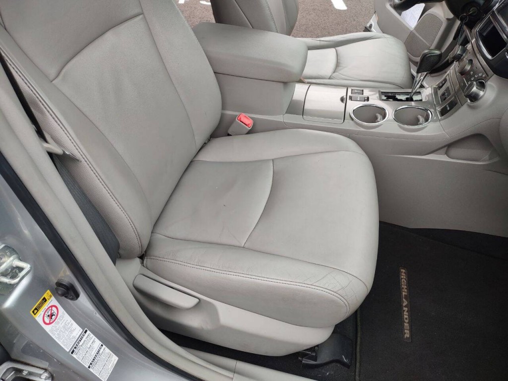 2013 Toyota Highlander Image 27