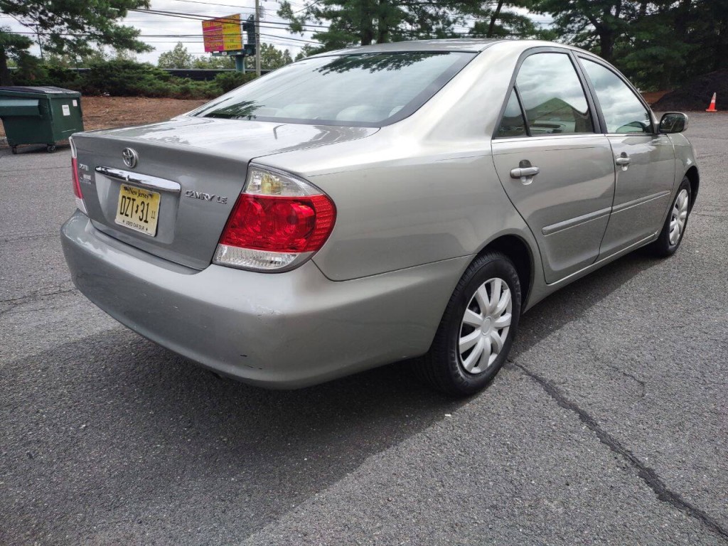 2005 Toyota Camry Image 6