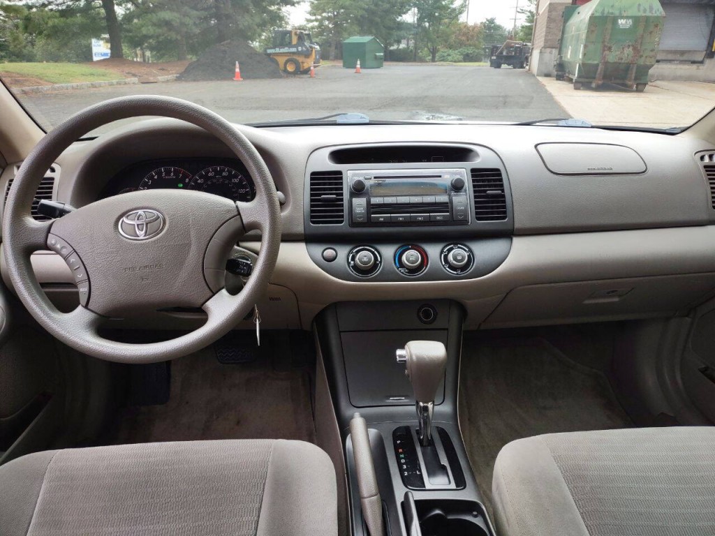 2005 Toyota Camry Image 8
