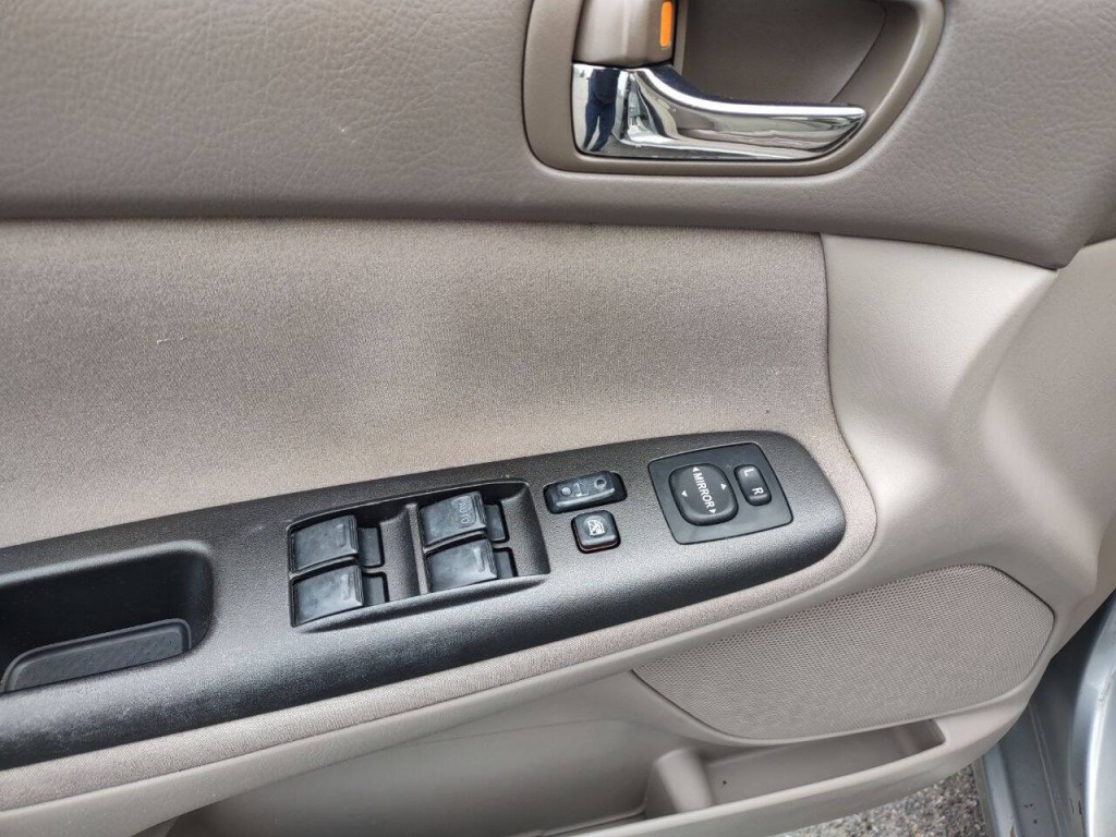 2005 Toyota Camry Image 9