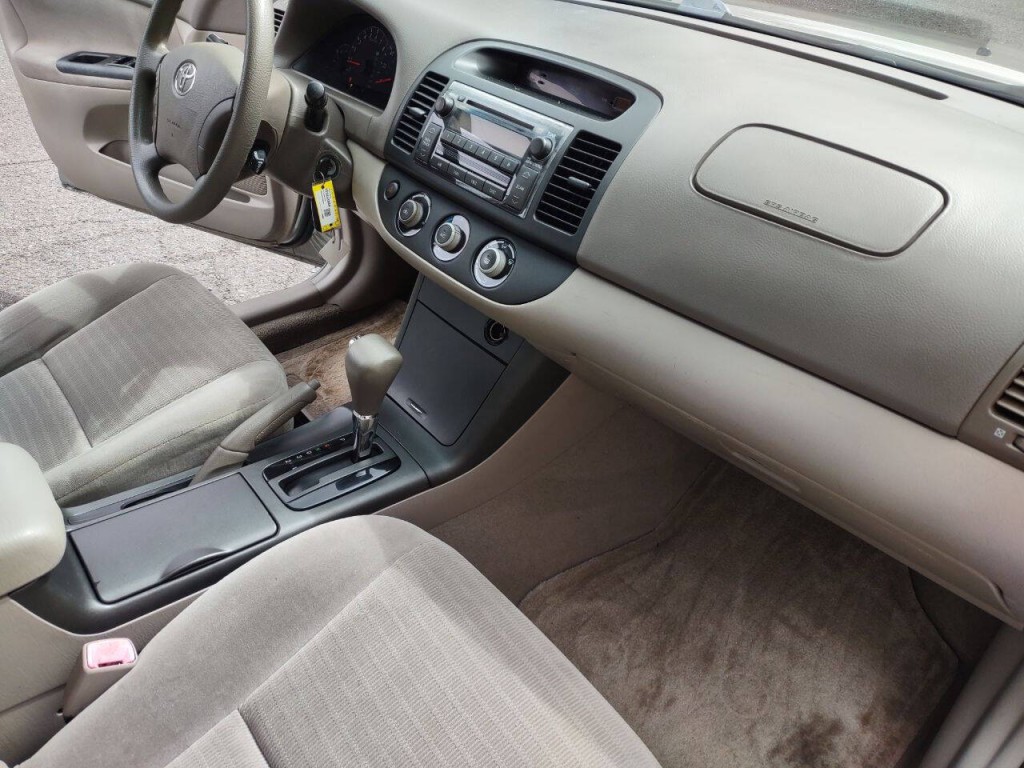 2005 Toyota Camry Image 18
