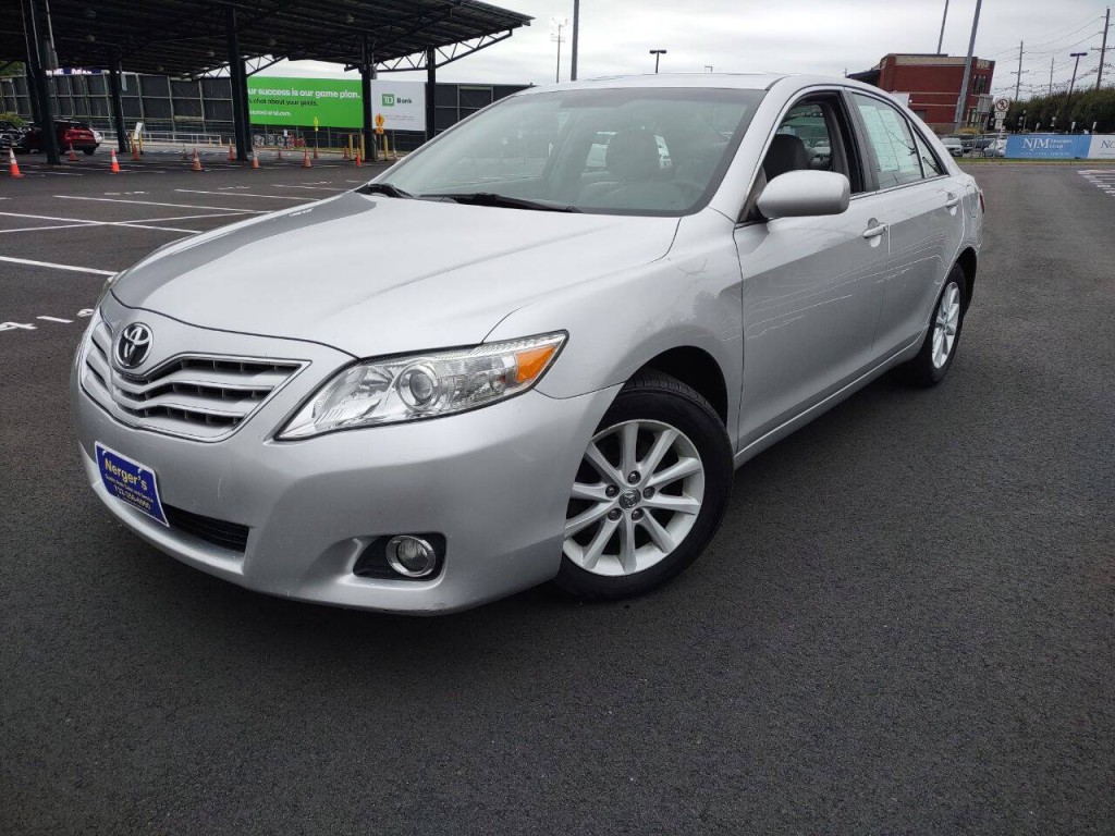 2010 Toyota Camry Image 1