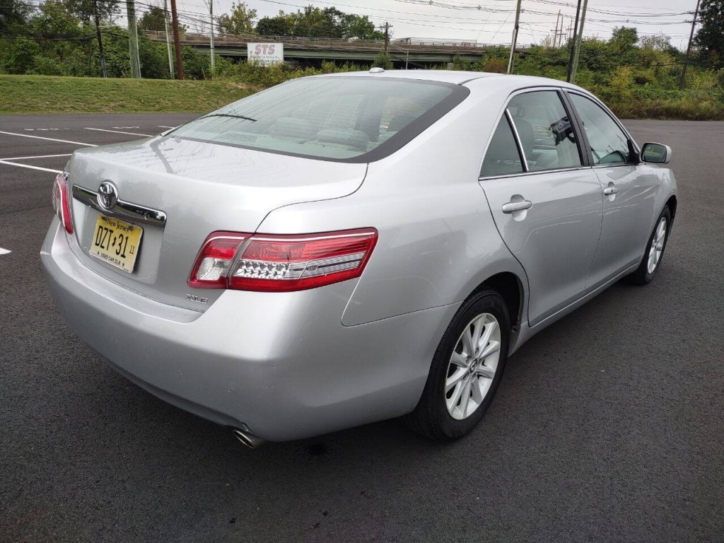 2010 Toyota Camry Image 6