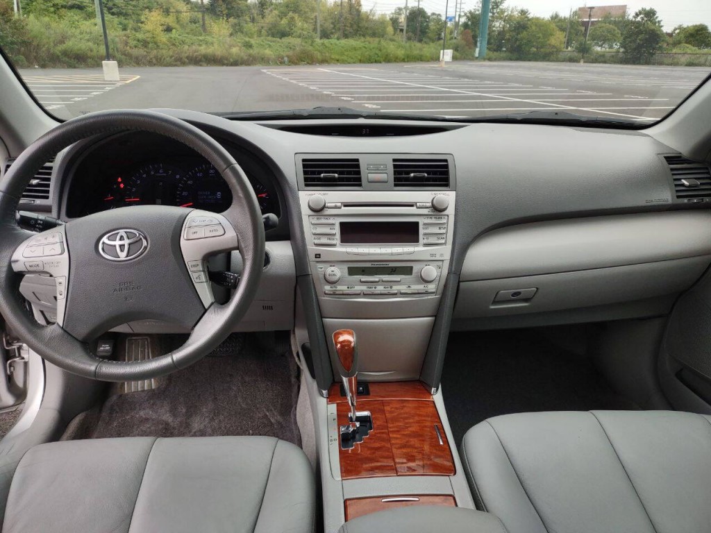 2010 Toyota Camry Image 10