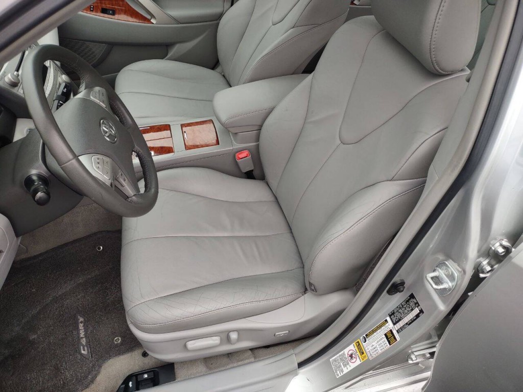 2010 Toyota Camry Image 12