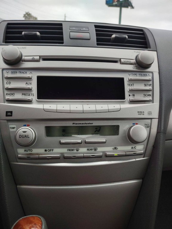 2010 Toyota Camry Image 18