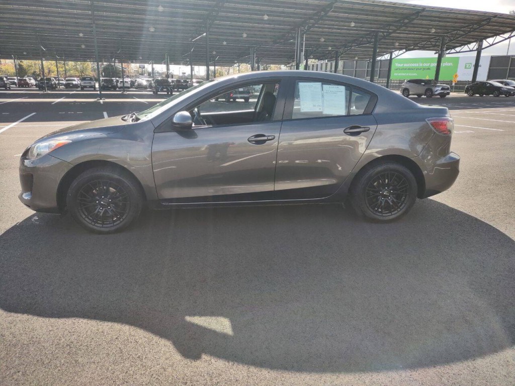 2013 Mazda Mazda3 Image 2