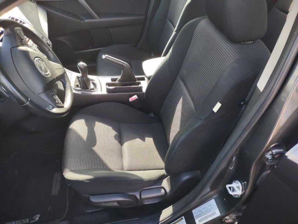 2013 Mazda Mazda3 Image 10