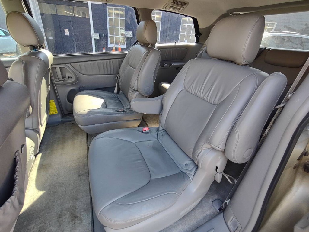 2008 Toyota Sienna Image 16