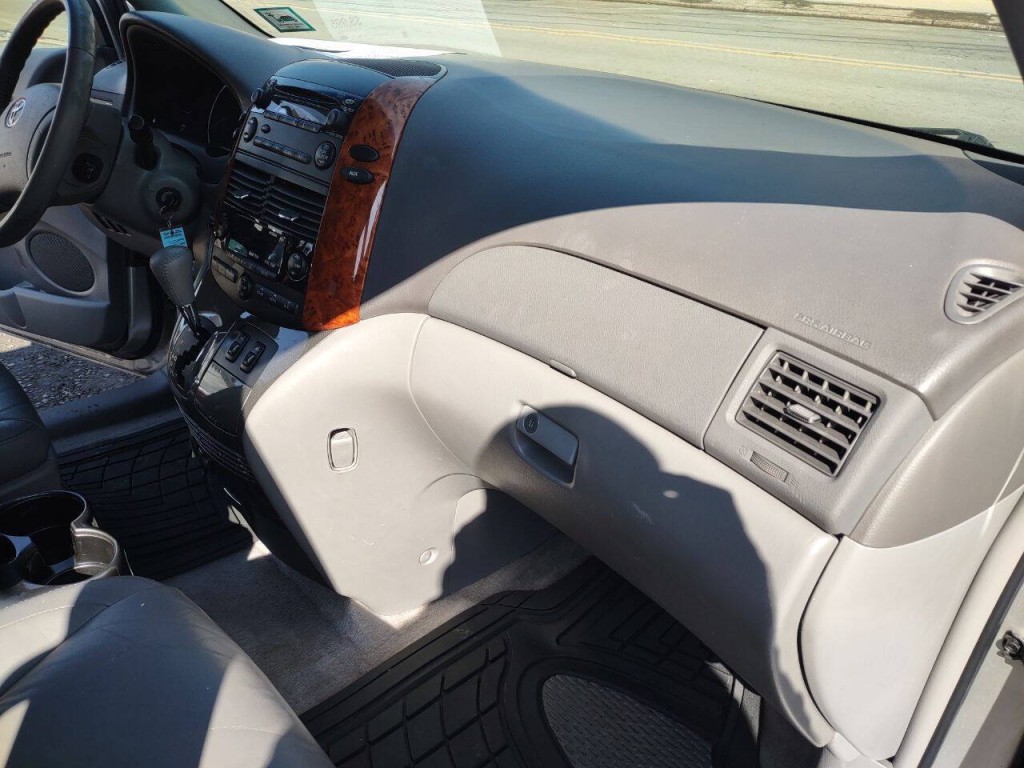 2008 Toyota Sienna Image 22
