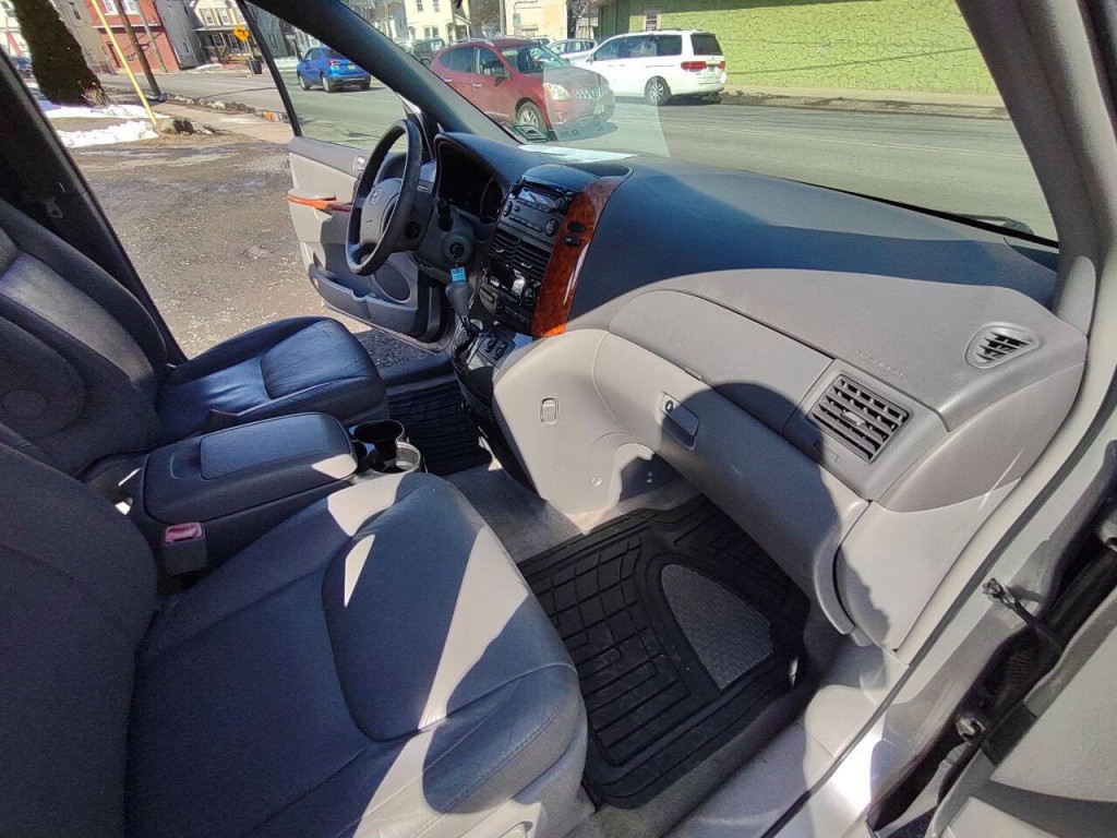 2008 Toyota Sienna Image 23
