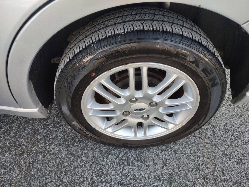 2009 Ford Focus Image 25