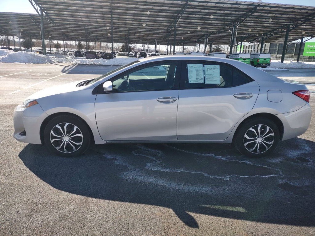 2017 Toyota Corolla Image 2