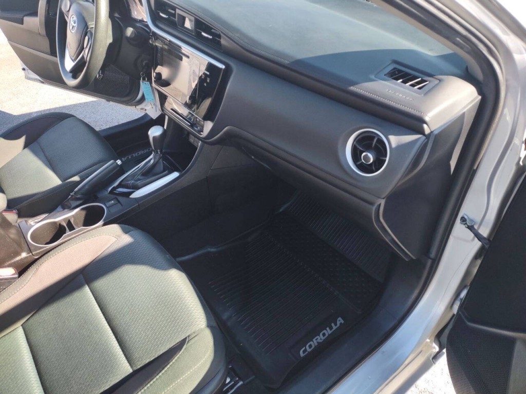 2017 Toyota Corolla Image 20