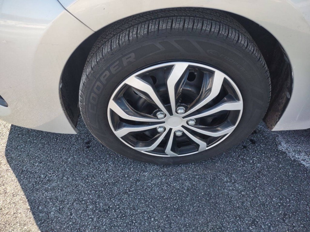 2017 Toyota Corolla Image 26