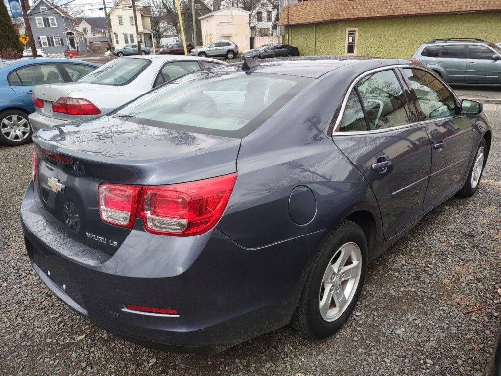 2014 Chevrolet Malibu Image 2