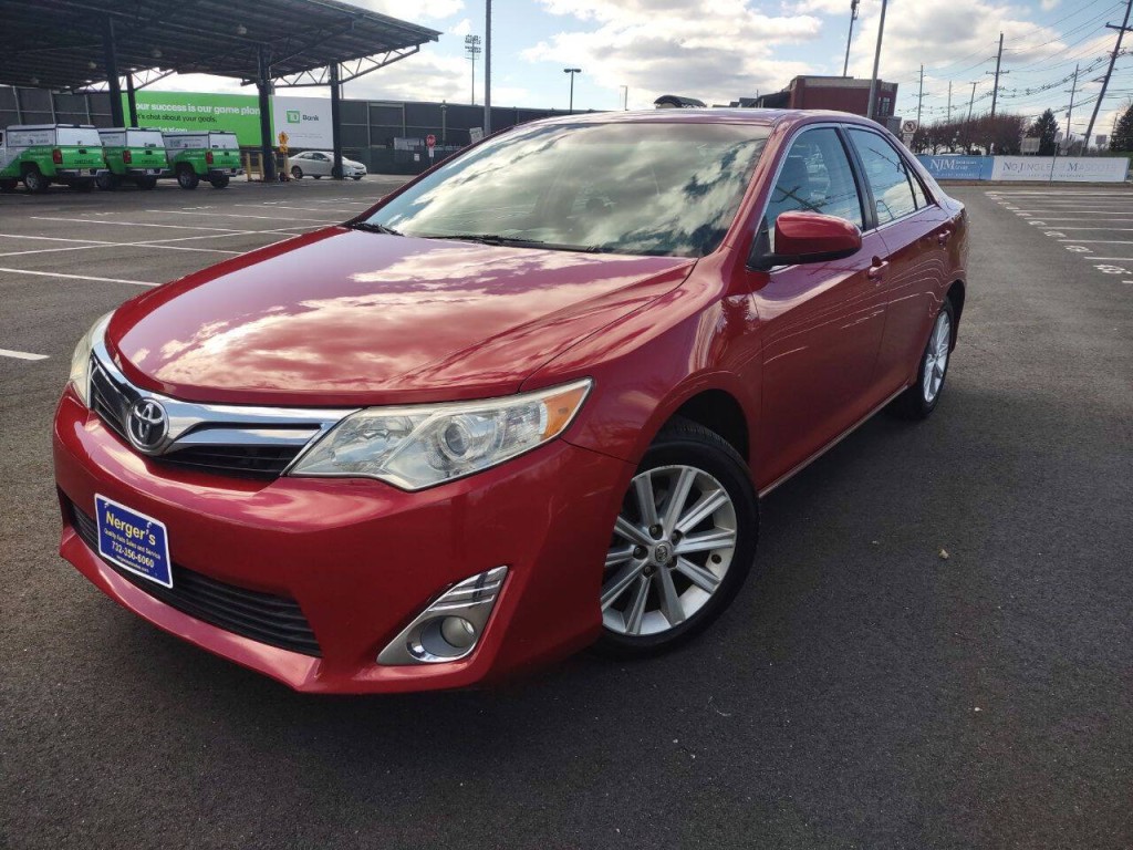 2013 Toyota Camry Image 1