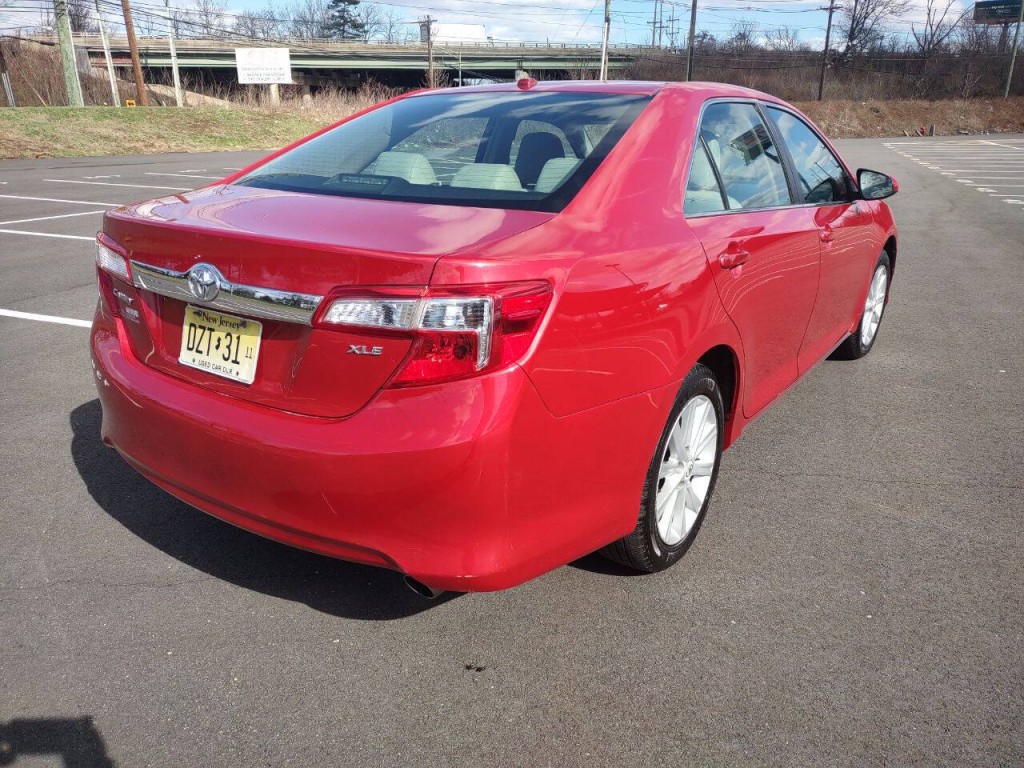 2013 Toyota Camry Image 6