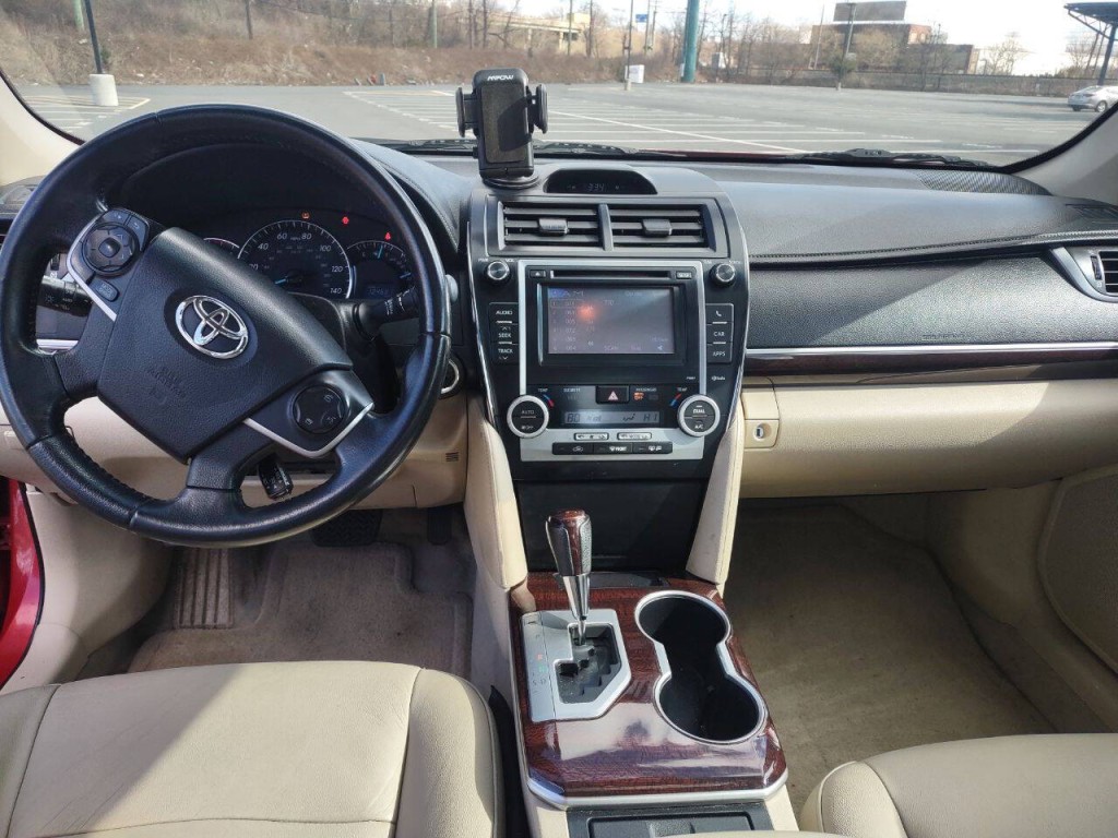 2013 Toyota Camry Image 11