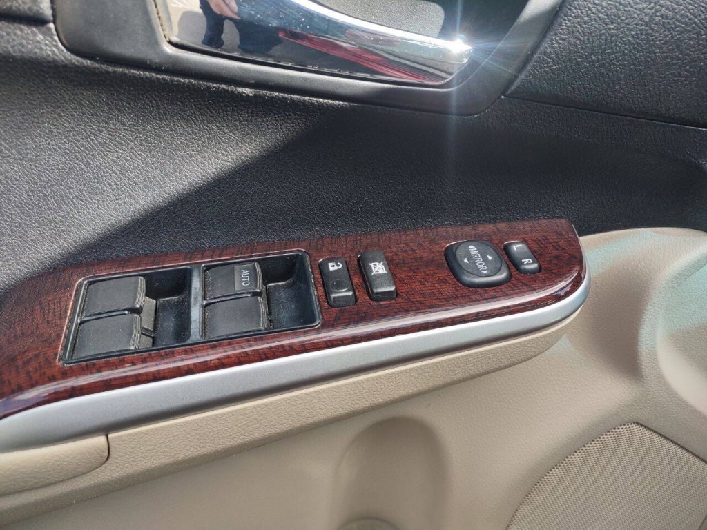 2013 Toyota Camry Image 12