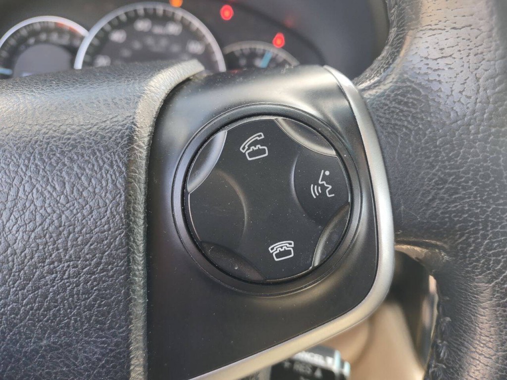 2013 Toyota Camry Image 16