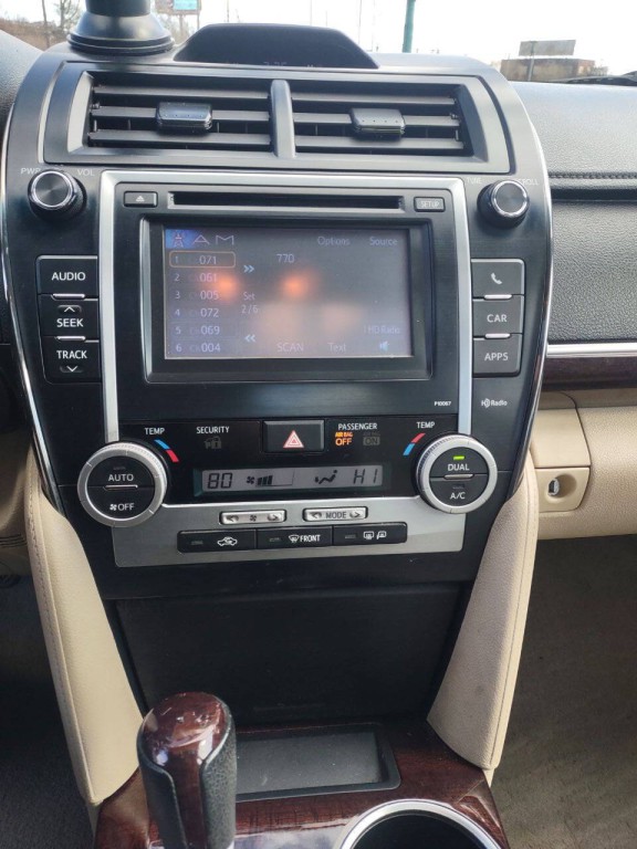 2013 Toyota Camry Image 19