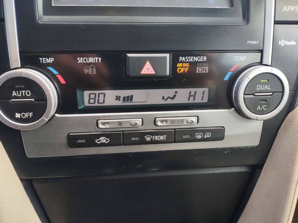 2013 Toyota Camry Image 22