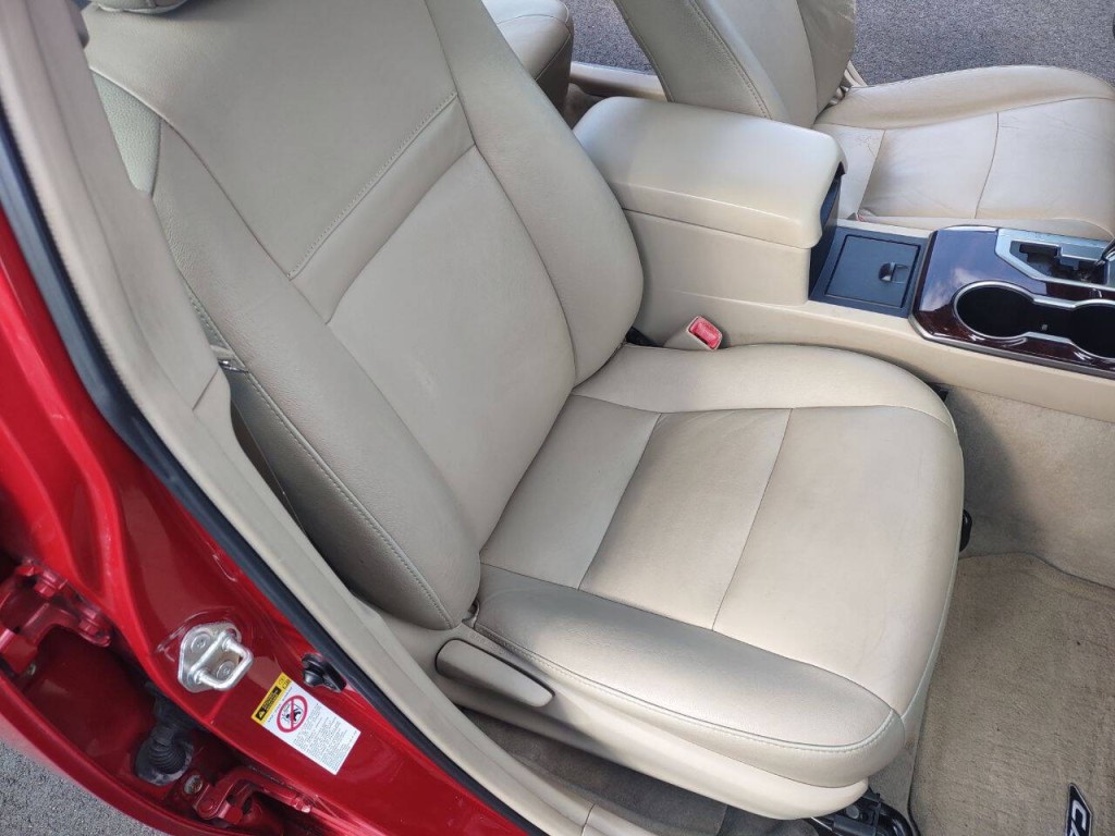 2013 Toyota Camry Image 25