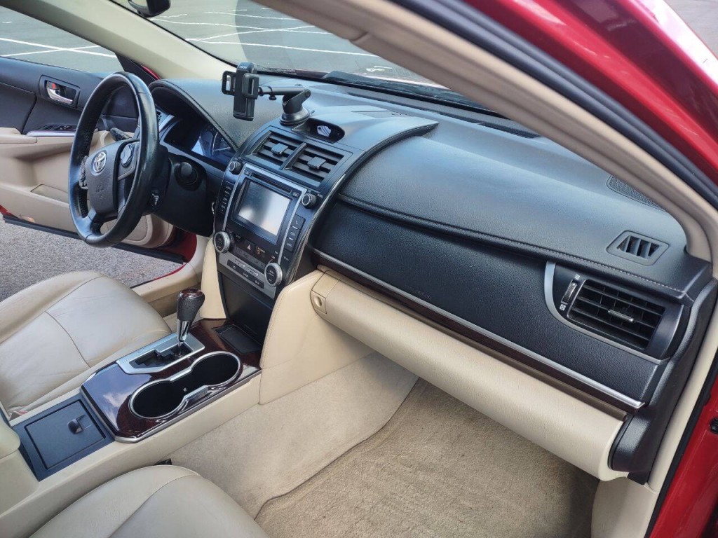 2013 Toyota Camry Image 26