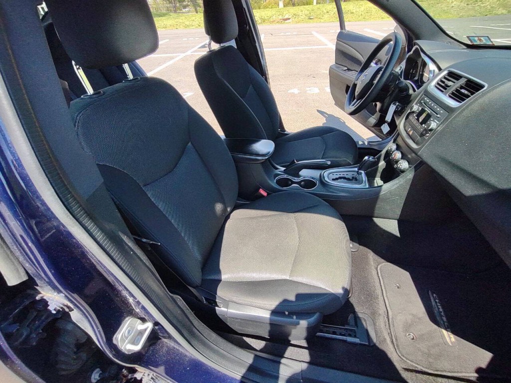 2014 Dodge Avenger Image 18