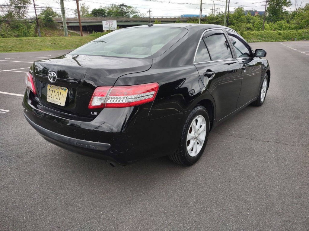 2011 Toyota Camry Image 6