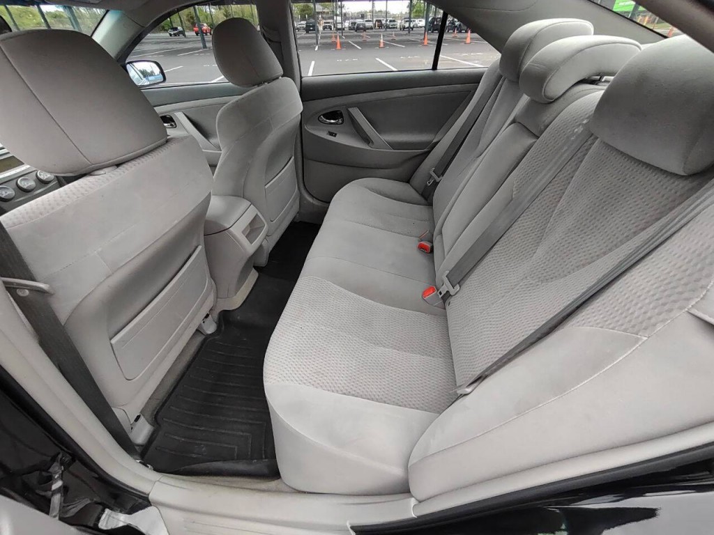 2011 Toyota Camry Image 16