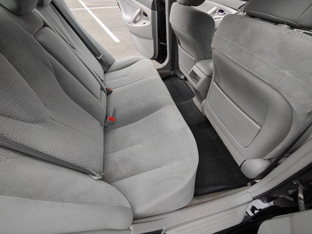 2011 Toyota Camry Image 17
