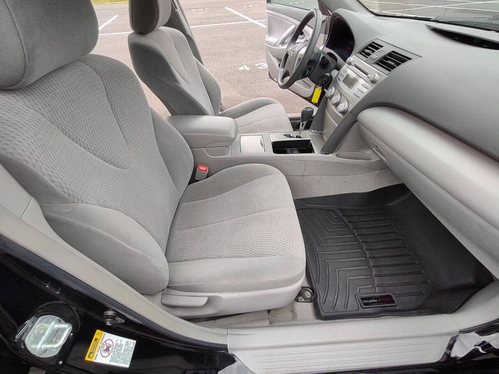 2011 Toyota Camry Image 18