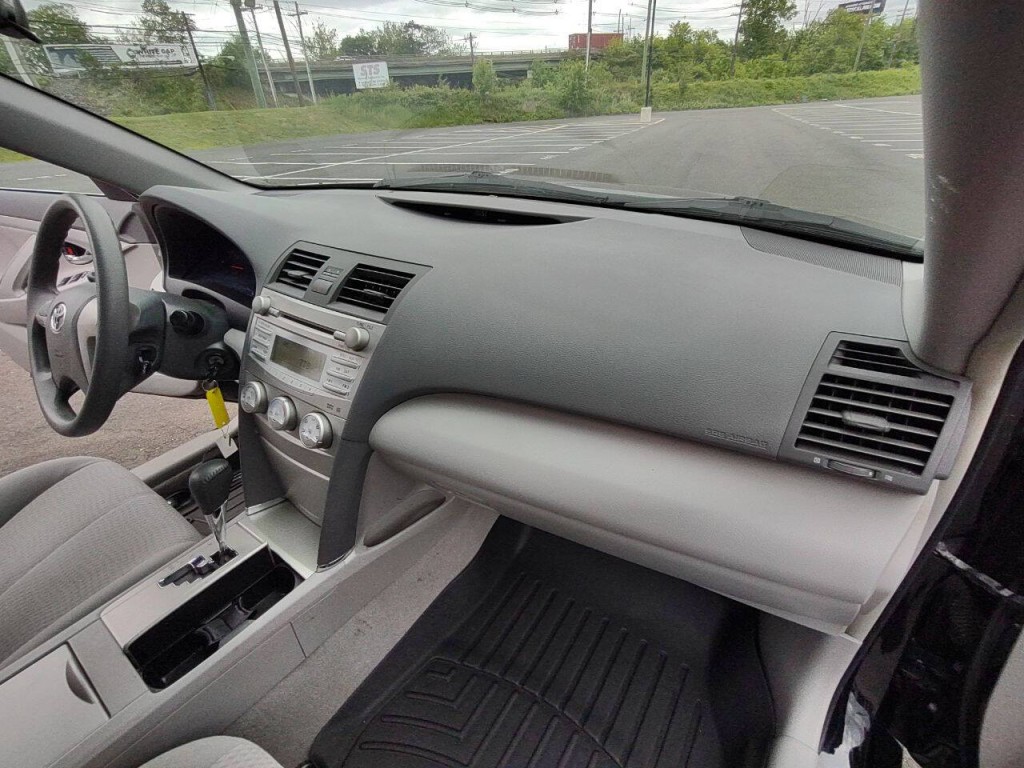 2011 Toyota Camry Image 19