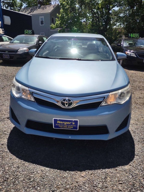 2012 Toyota Camry Image 2