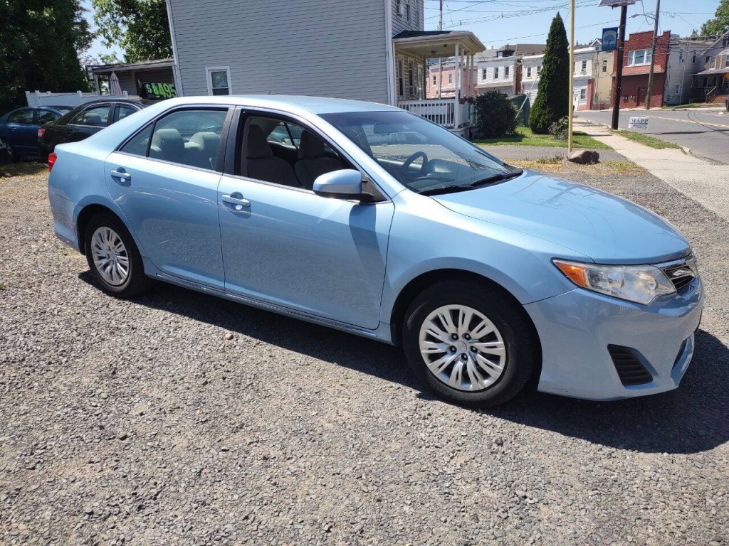 2012 Toyota Camry Image 3
