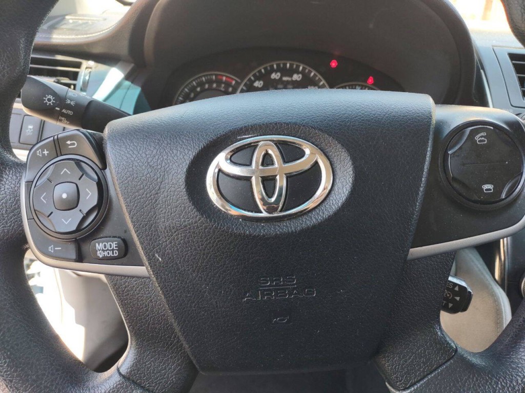 2012 Toyota Camry Image 6