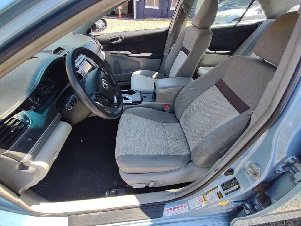 2012 Toyota Camry Image 8