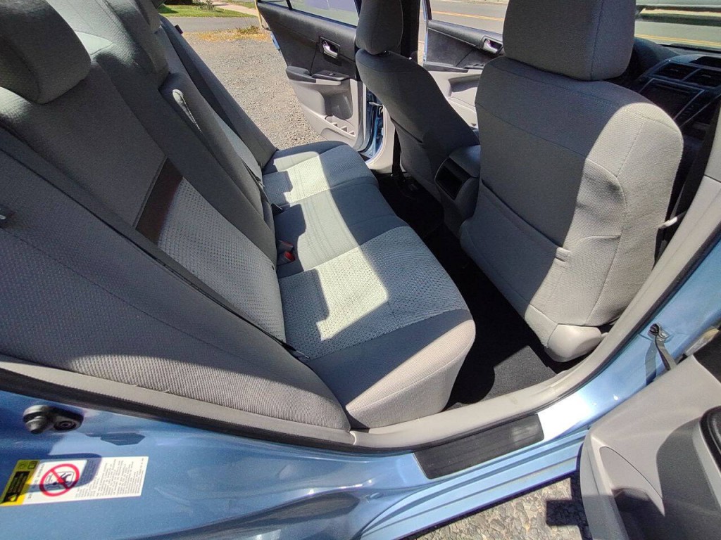 2012 Toyota Camry Image 10