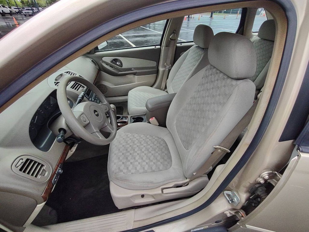 2005 Chevrolet Malibu Image 11