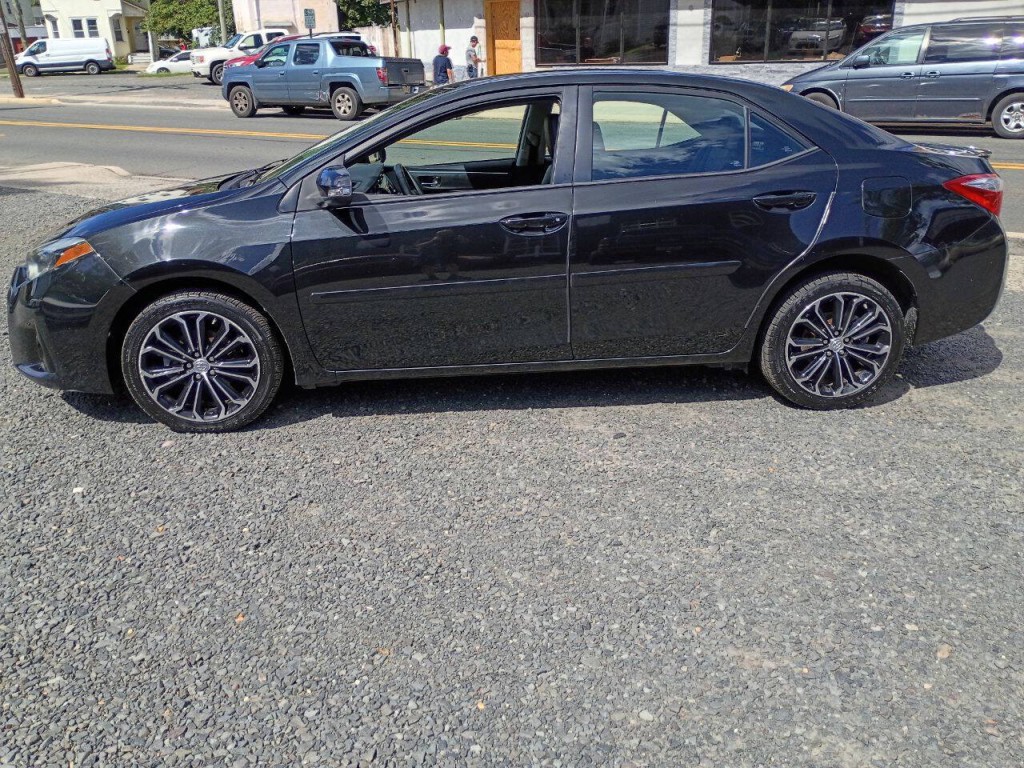 2015 Toyota Corolla Image 2