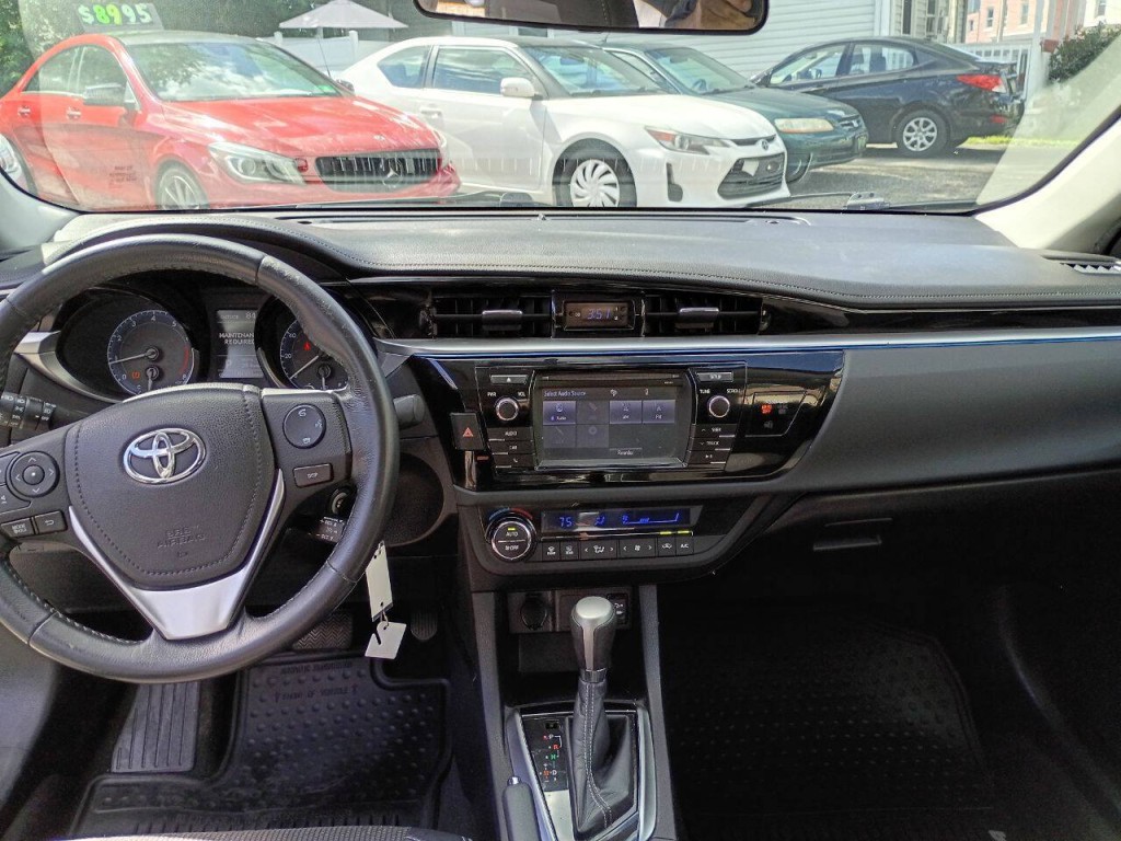 2015 Toyota Corolla Image 8