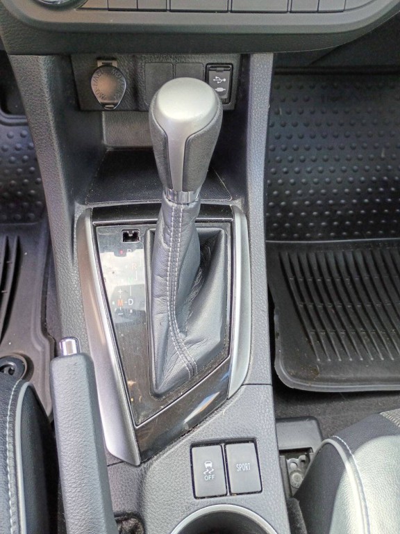 2015 Toyota Corolla Image 16