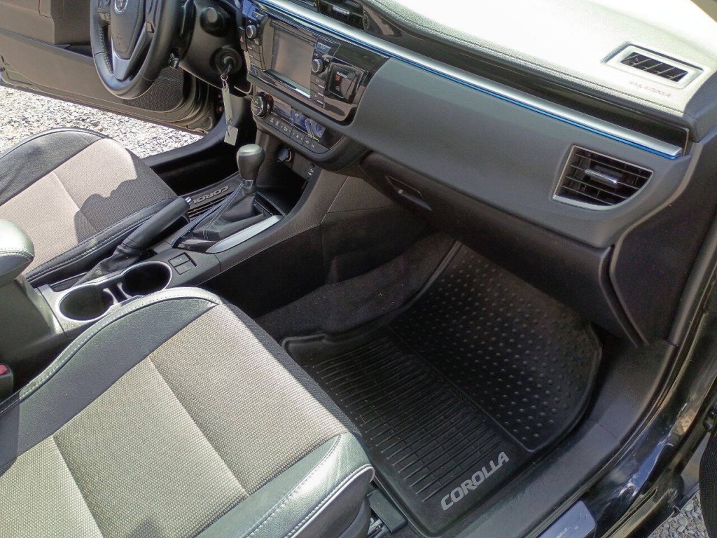 2015 Toyota Corolla Image 20