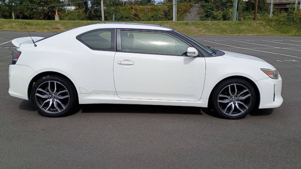 2014 Scion tC Image 5